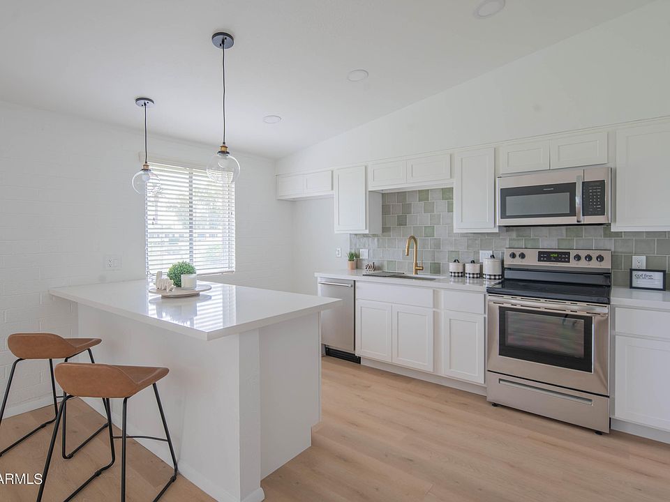 1st image of 10608 W OAKMONT Drive
