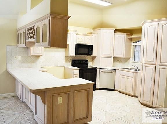 3rd image of 2801 Pelican Ave