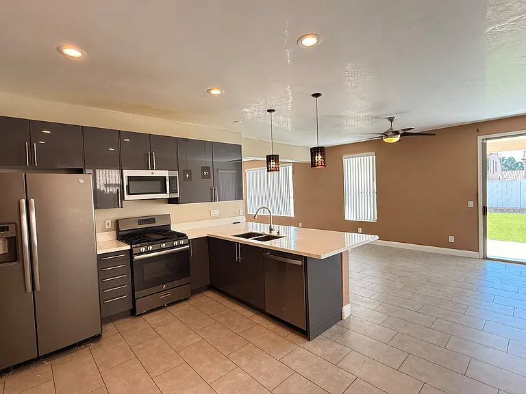 6425 W Desert Hollow Dr — Photo 7