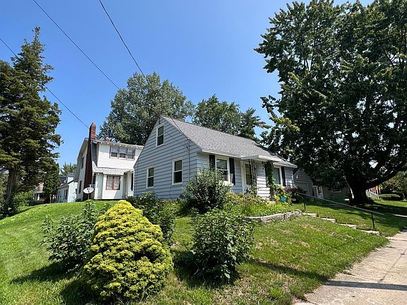 2nd image of 701 Ardmore St SE