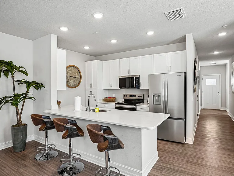 Lake Tavares Apartments — Photo 20