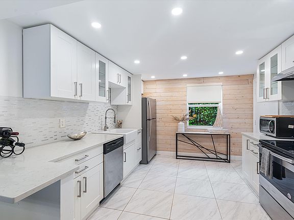 3rd image of 1015 Ingraham Avenue #9
