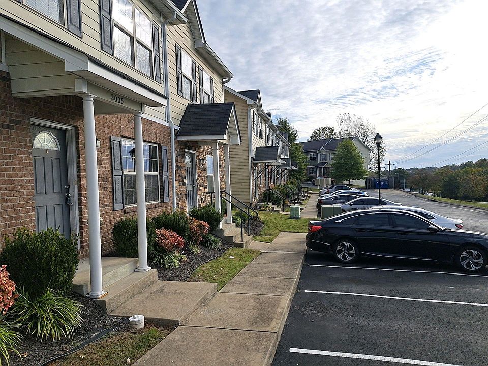2nd image of 2005 Pinecrest Dr