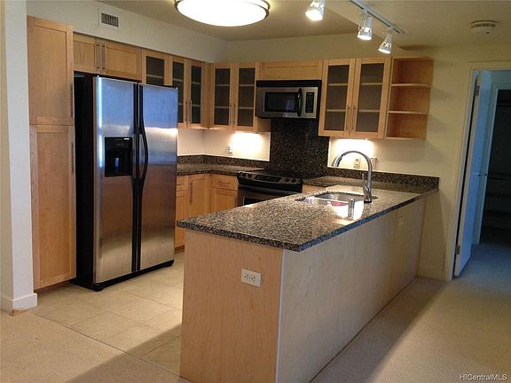 3rd image of 600 Queen St APT 1703