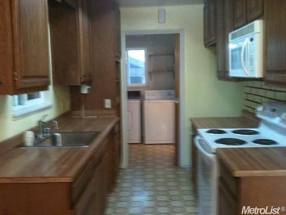 2nd image of 2818 Lee Ct