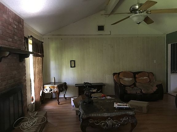 Large LR w/ fireplace!