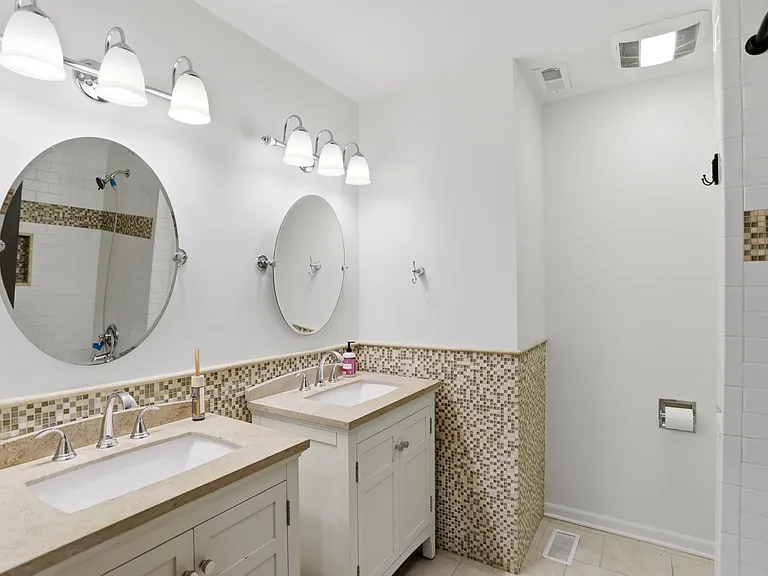 512 Lexington Blvd — Photo 37