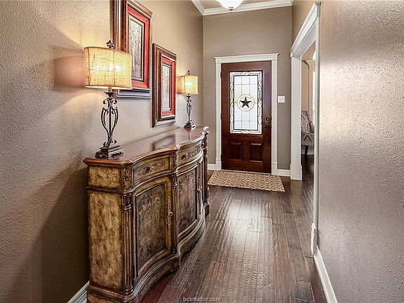3rd image of 4732 Tiffany Park Cir
