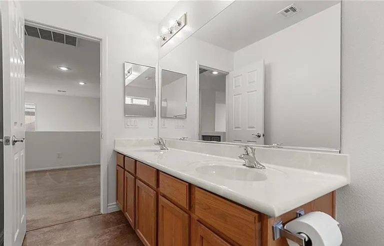 9123 Weeping Hollow Ave — Photo 24