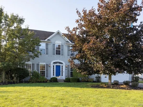 9087 Michael Douglas Dr, Clarence Center, NY 14032