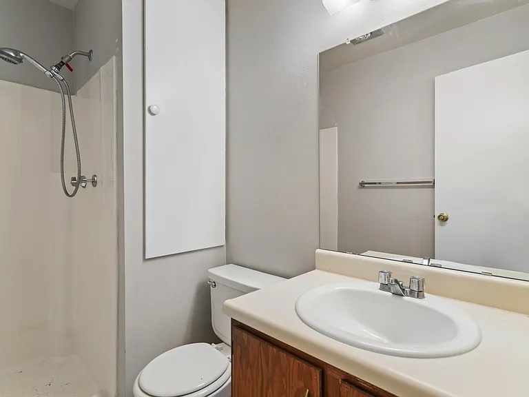 401 Forest Edge Rd #A10 — Photo 5