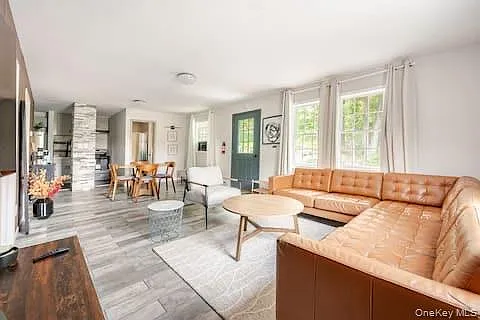 2 bed, 1.0 bath, 900 sqft, $2,400 — Photo 3