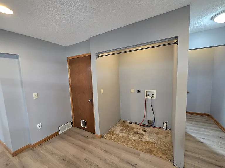 518 E 2nd St — Photo 3