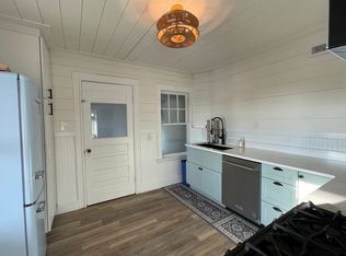 566 Nantasket Ave APT 1, Hull, MA 02045