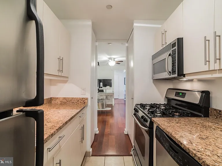 219 S 18th St #1521 — Photo 15
