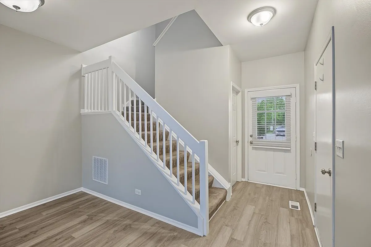 2 bed, 2.5 bath, 1288 sqft, $2,600 — Photo 3