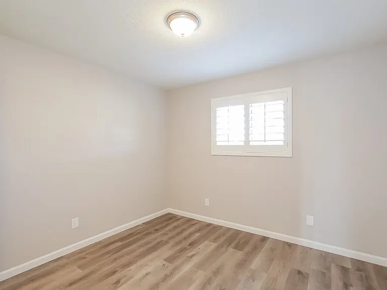 8402 S 15th Way — Photo 14