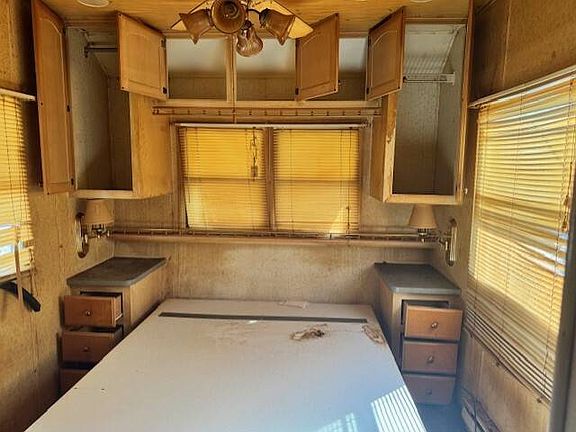 4th image of 4115 Aurora Rd Floor 13