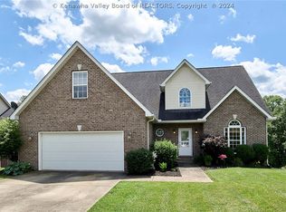 4018 Ridgeview Ln, Hurricane, WV 25526