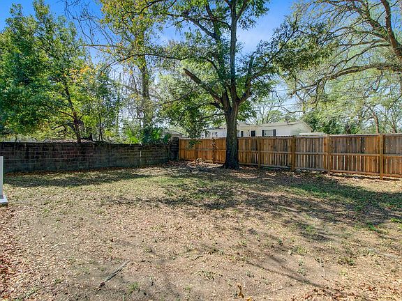 3rd image of 2758 W Surrey Dr