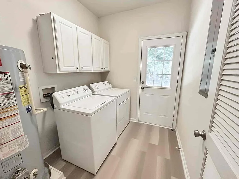 4033 Edgecomb Dr — Photo 25