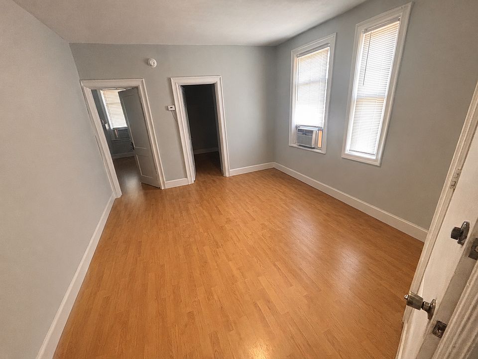 1st image of 15 Grove Pl APT 2