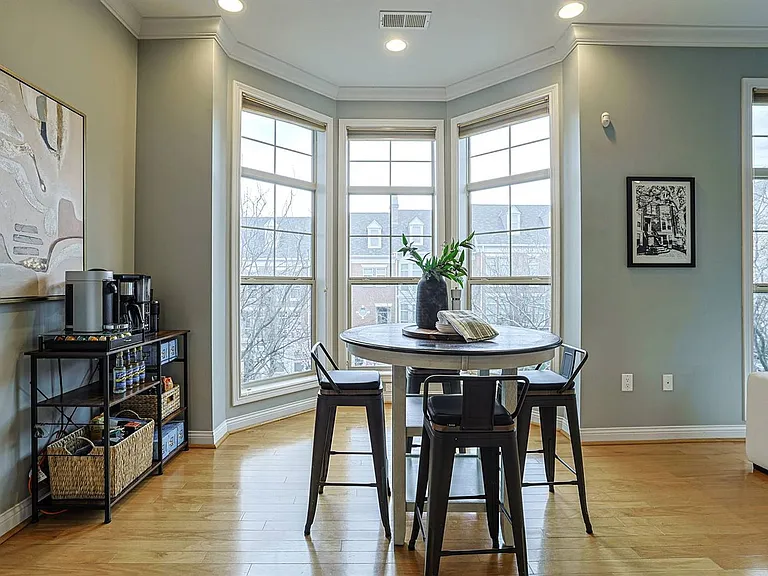 215 Stetson St — Photo 10