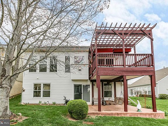 2nd image of 164 Bridgewater Cir