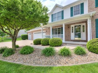 2921 Fox Creek Rd, Bloomington, IL 61705