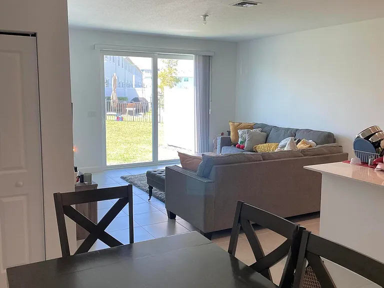 410 SE Crossoak Ln — Photo 17