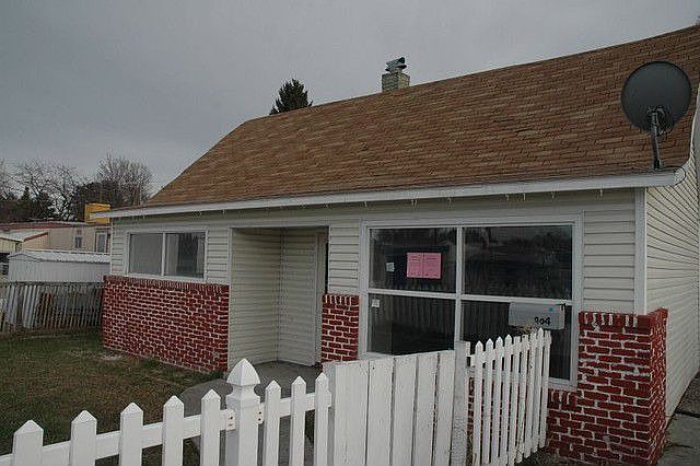 1st image of 464 College St
