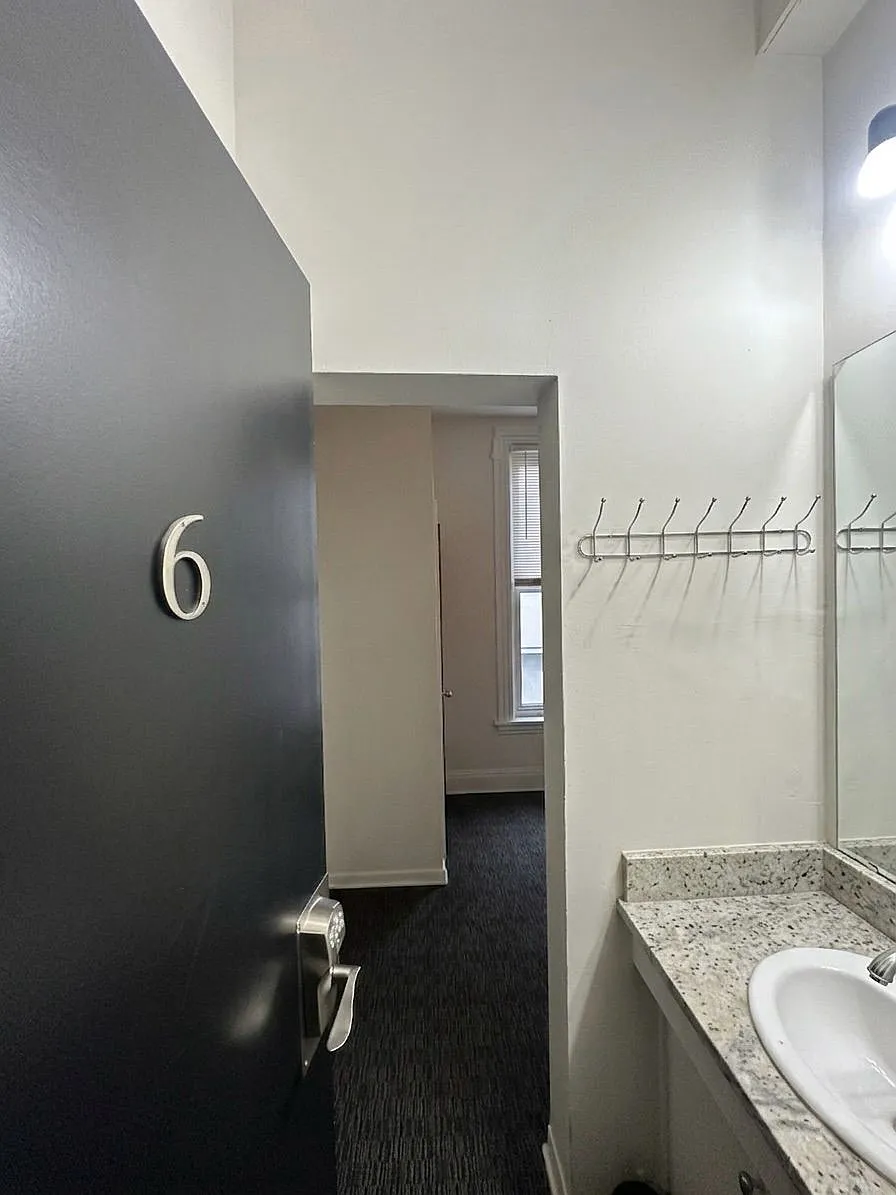 Building Photo - 119 Daly Ave #6
