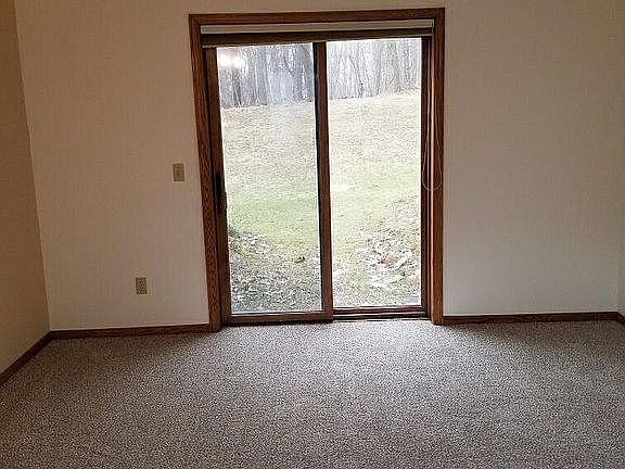 5th image of 64 Pinewood Dr