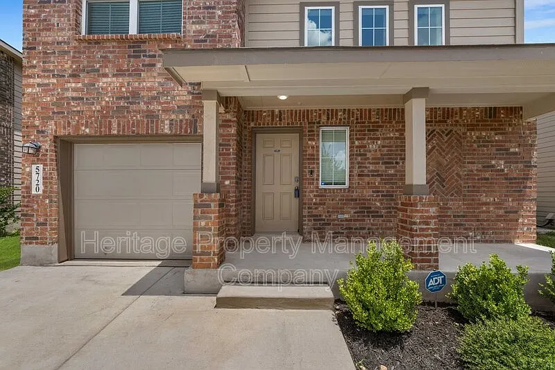 4 bed, 2.5 bath, 2243 sqft, $1,900 — Photo 4
