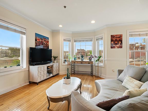 4th image of 726 23rd St #2