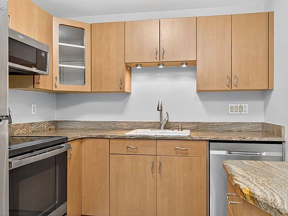 4th image of 2323 Washington St APT 1-6