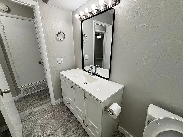University Apartments - 301 N University Dr, Edmond, OK 73034 — Photo 6