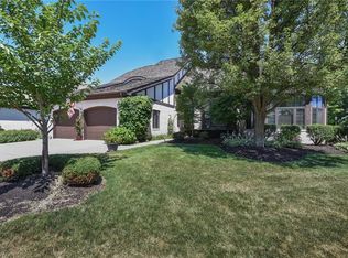 10 Warwick Ln, Rocky River, OH 44116