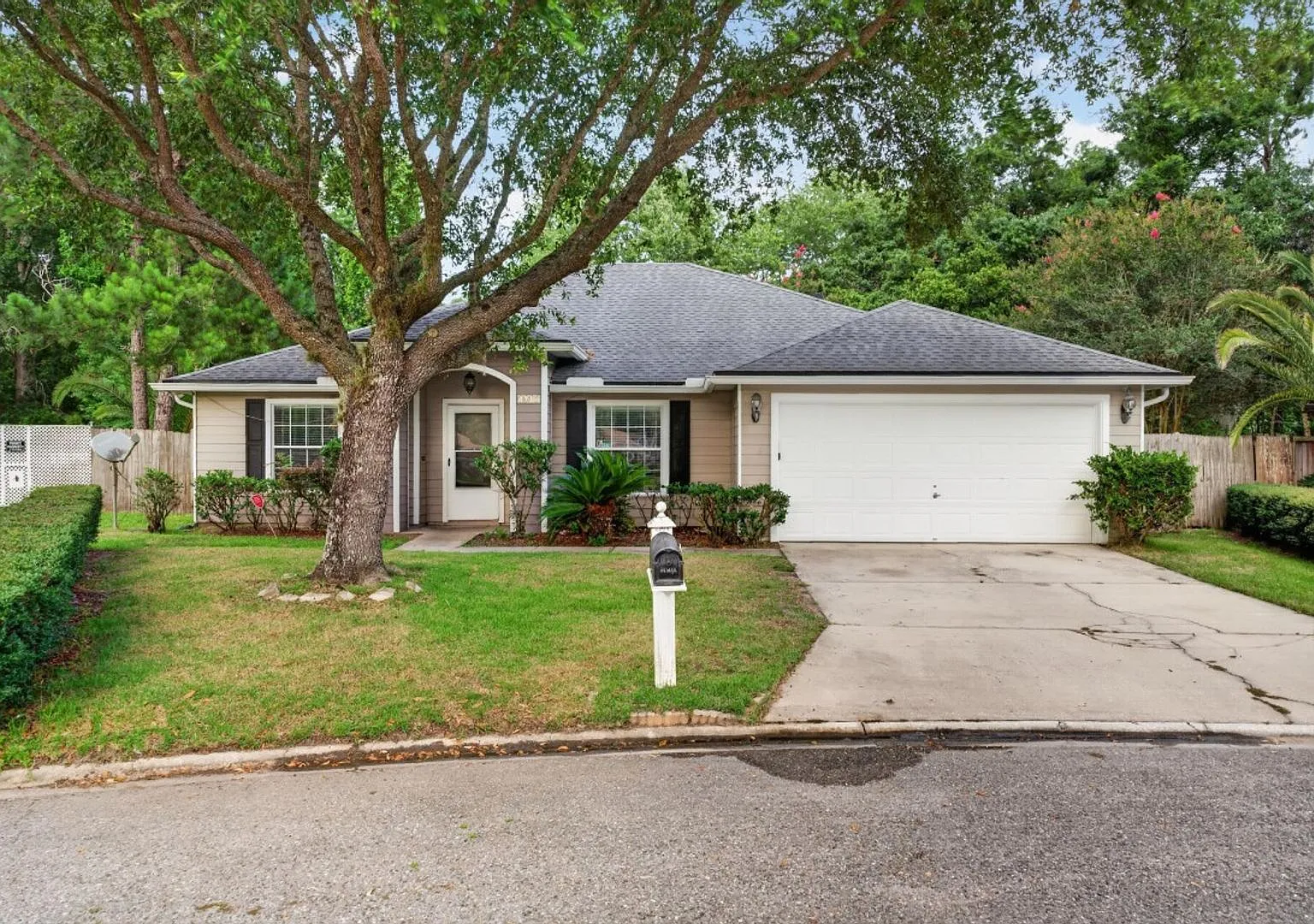 Middleburg Home with Office Space — Photo 1
