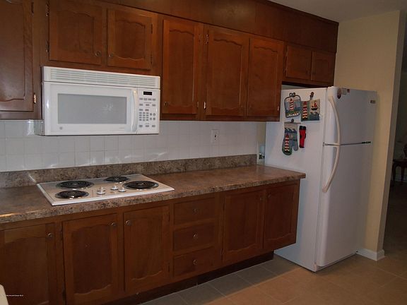 4th image of 224 Buckingham Court #B