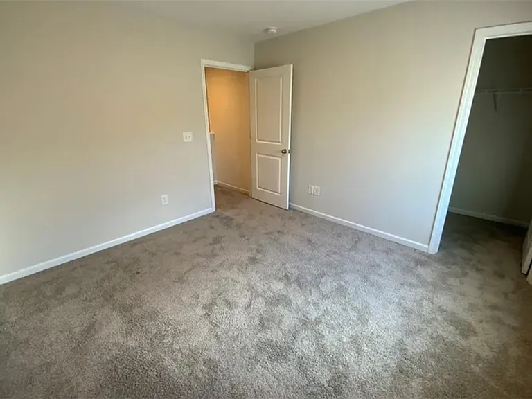 1044 Fairfield Dr — Photo 12