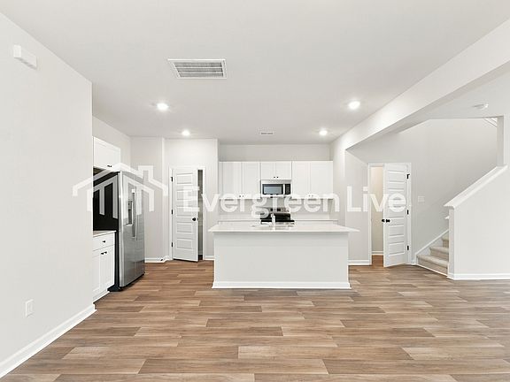 5th image of 139 Green Thistle Way