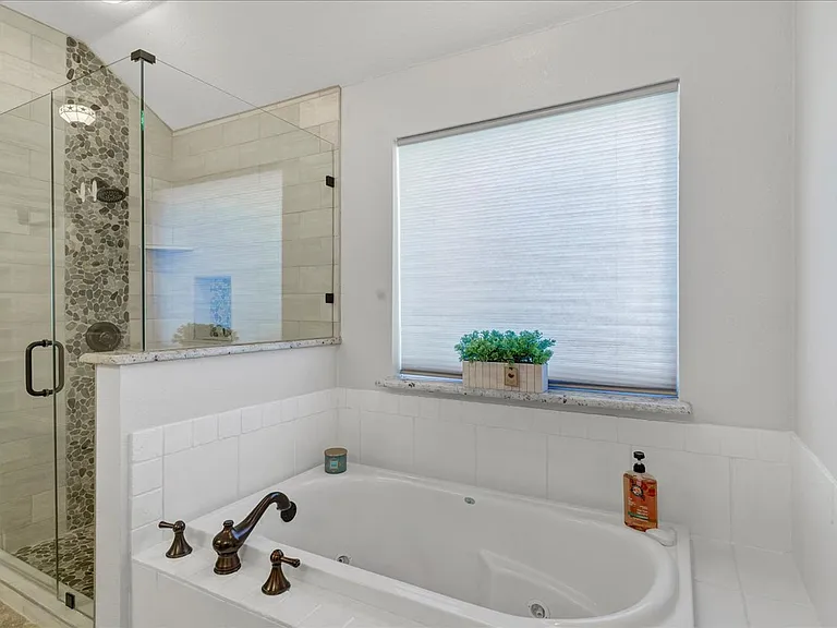 3300 Fountain Way — Photo 24