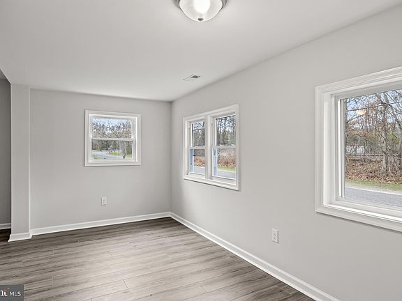3rd image of 467 W Atlantic Ave