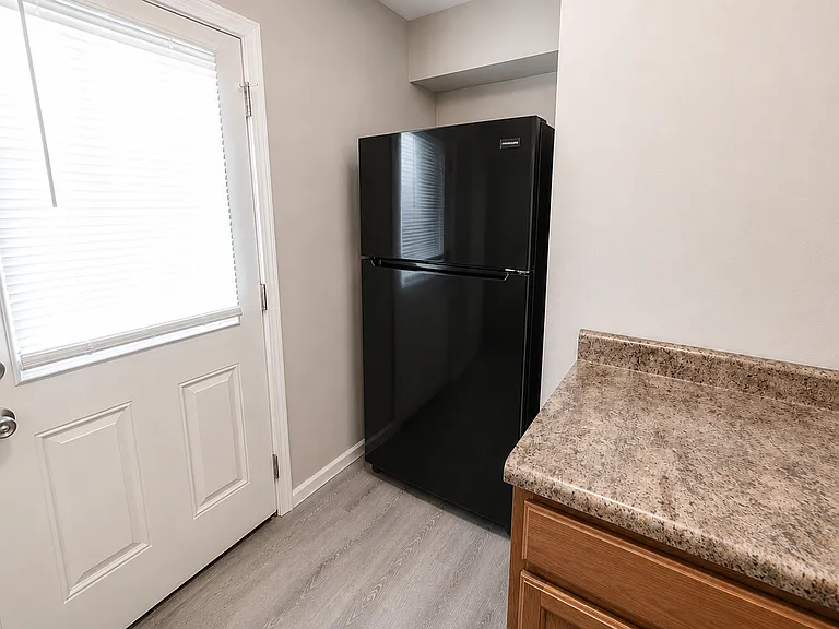 211 Wheaton Ct — Photo 9