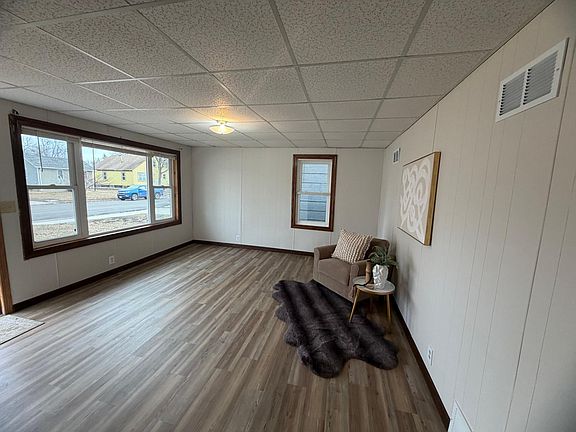 3rd image of 713 Pershing Blvd