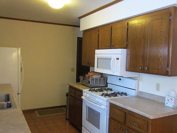 4th image of 409 Hyland Dr