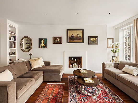 4th image of 362 W 19th St