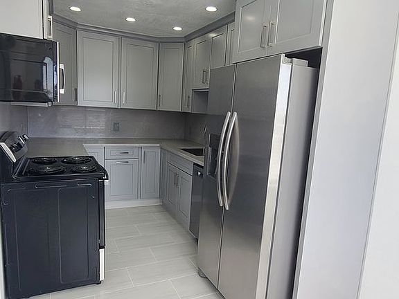 4th image of 2960 Diamond St APT 1