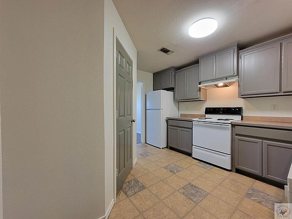 5th image of 4205-420 Magnolia St